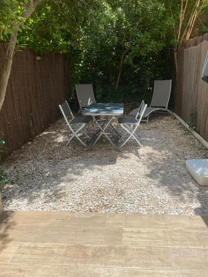 Little garden Leilighet Saint-Cyr-sur-Mer Eksteriør bilde